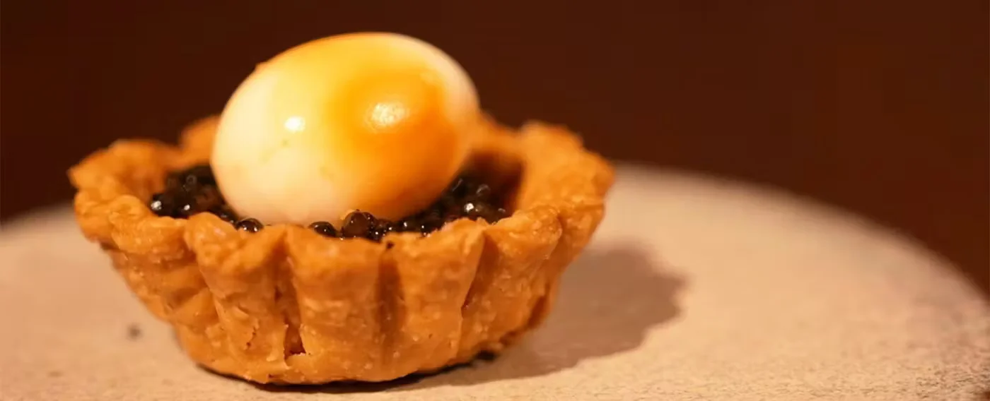 アミューズ — うずらの卵とキャビア