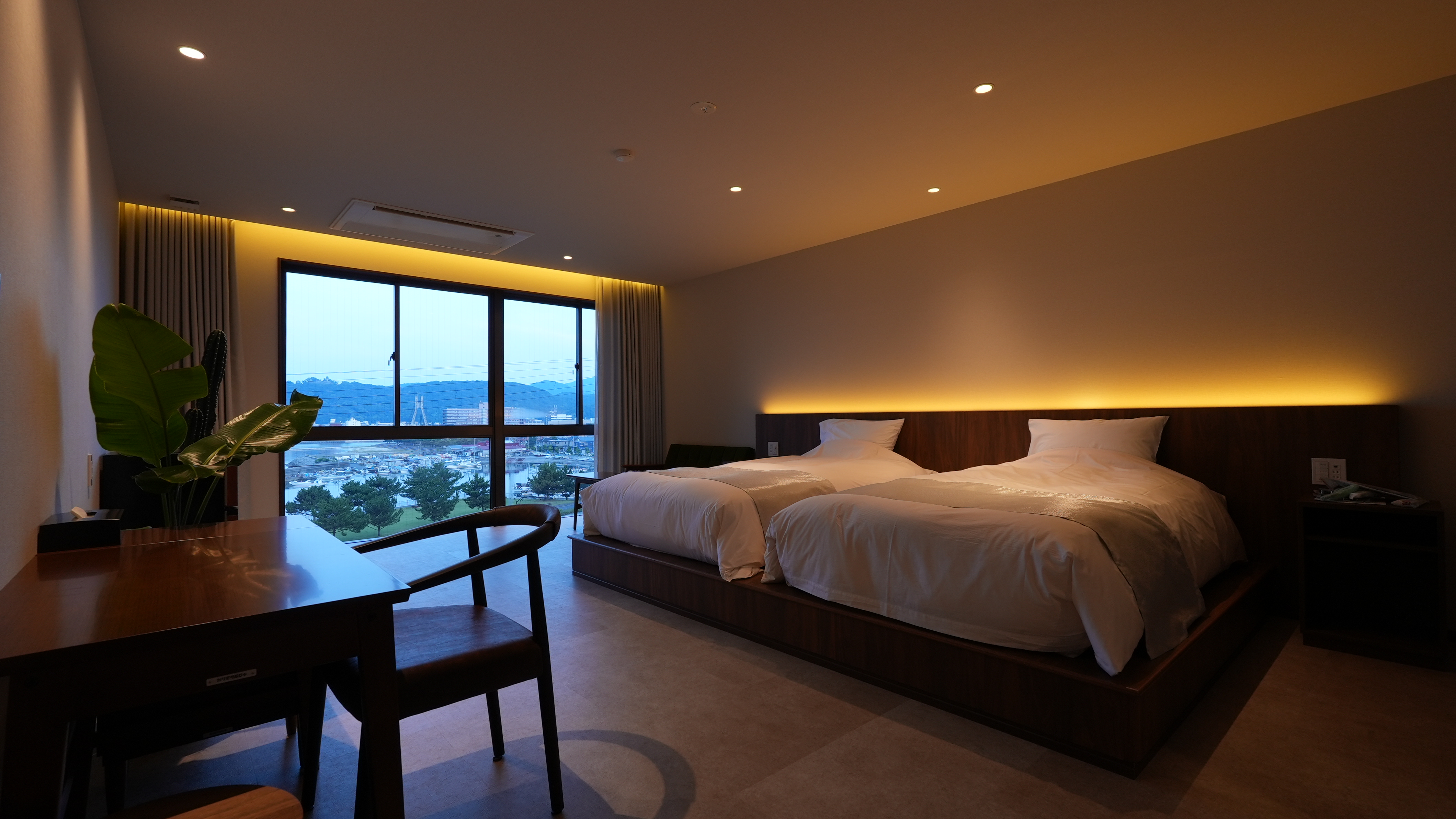 THE BLESS AWAJI — 客室